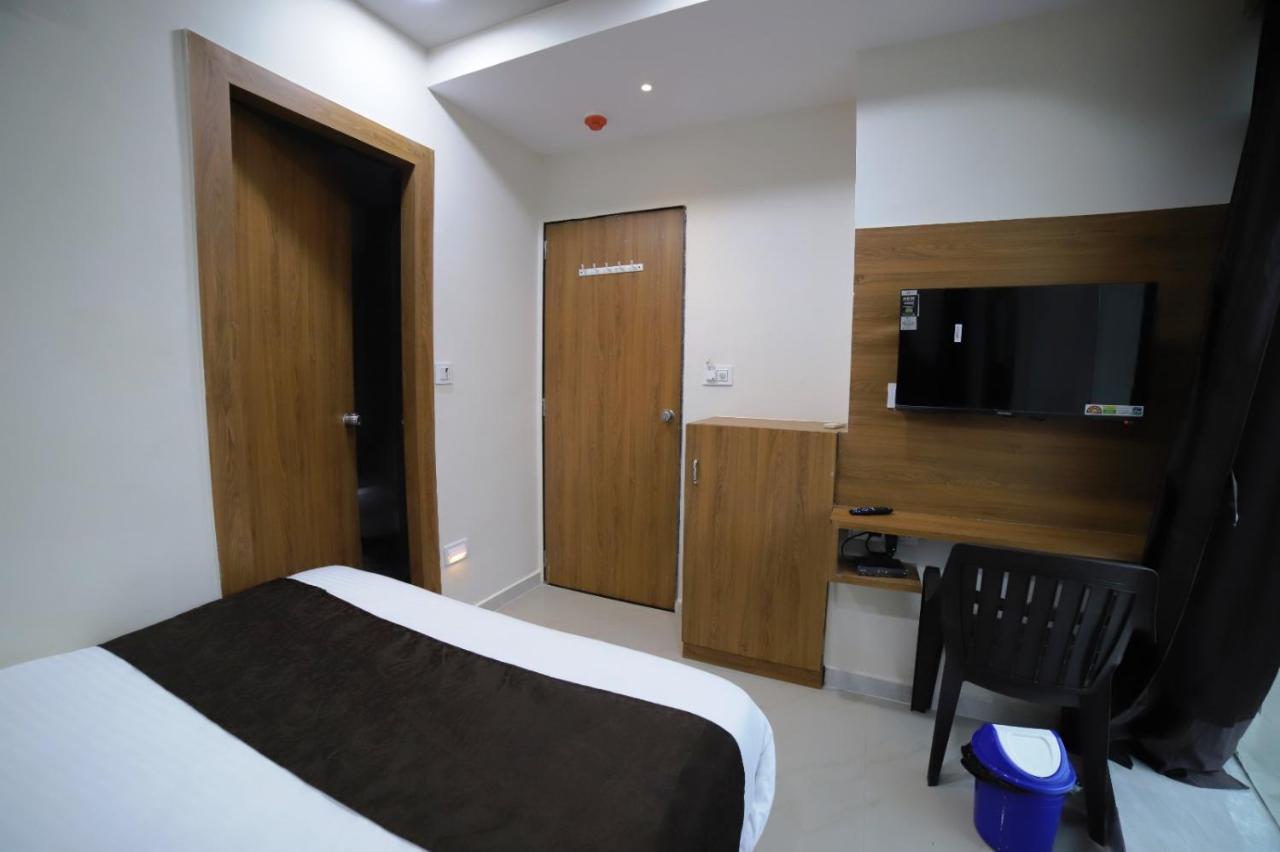 Hotel Surya Villa Ахмедабад Экстерьер фото