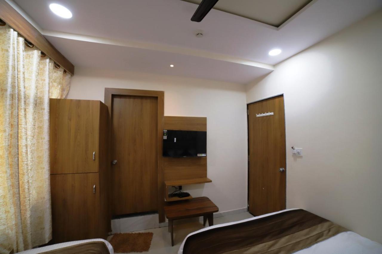 Hotel Surya Villa Ахмедабад Экстерьер фото