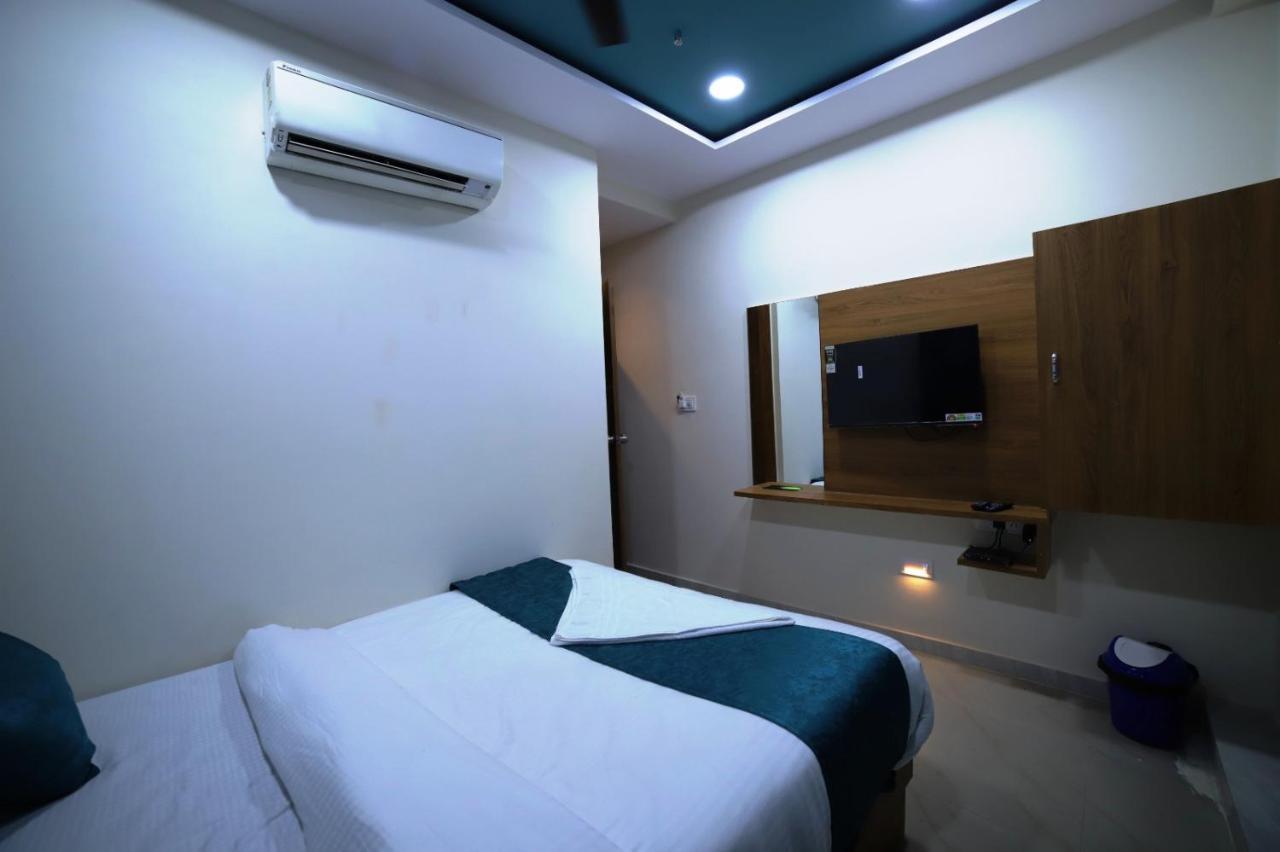 Hotel Surya Villa Ахмедабад Экстерьер фото