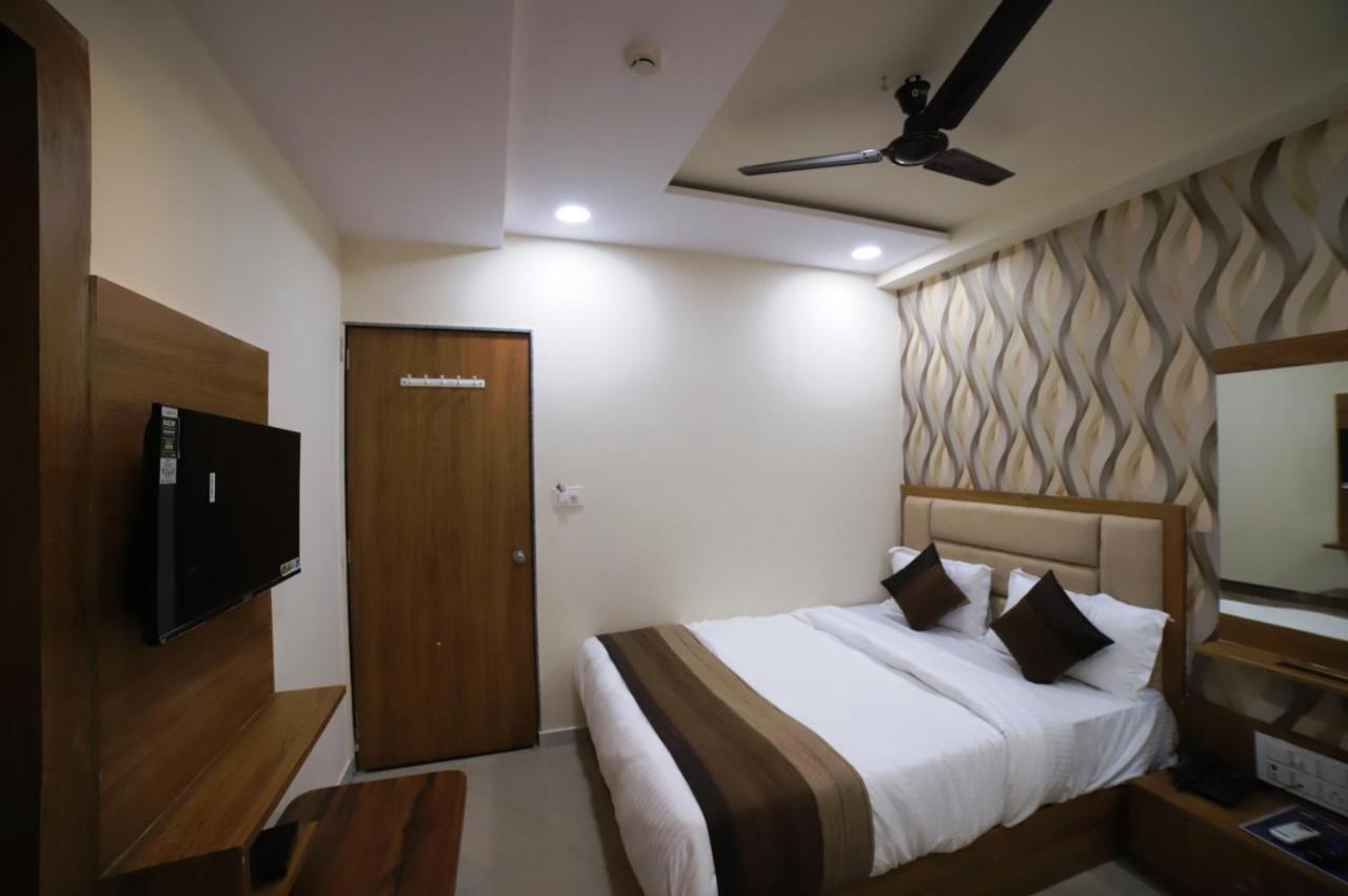 Hotel Surya Villa Ахмедабад Экстерьер фото