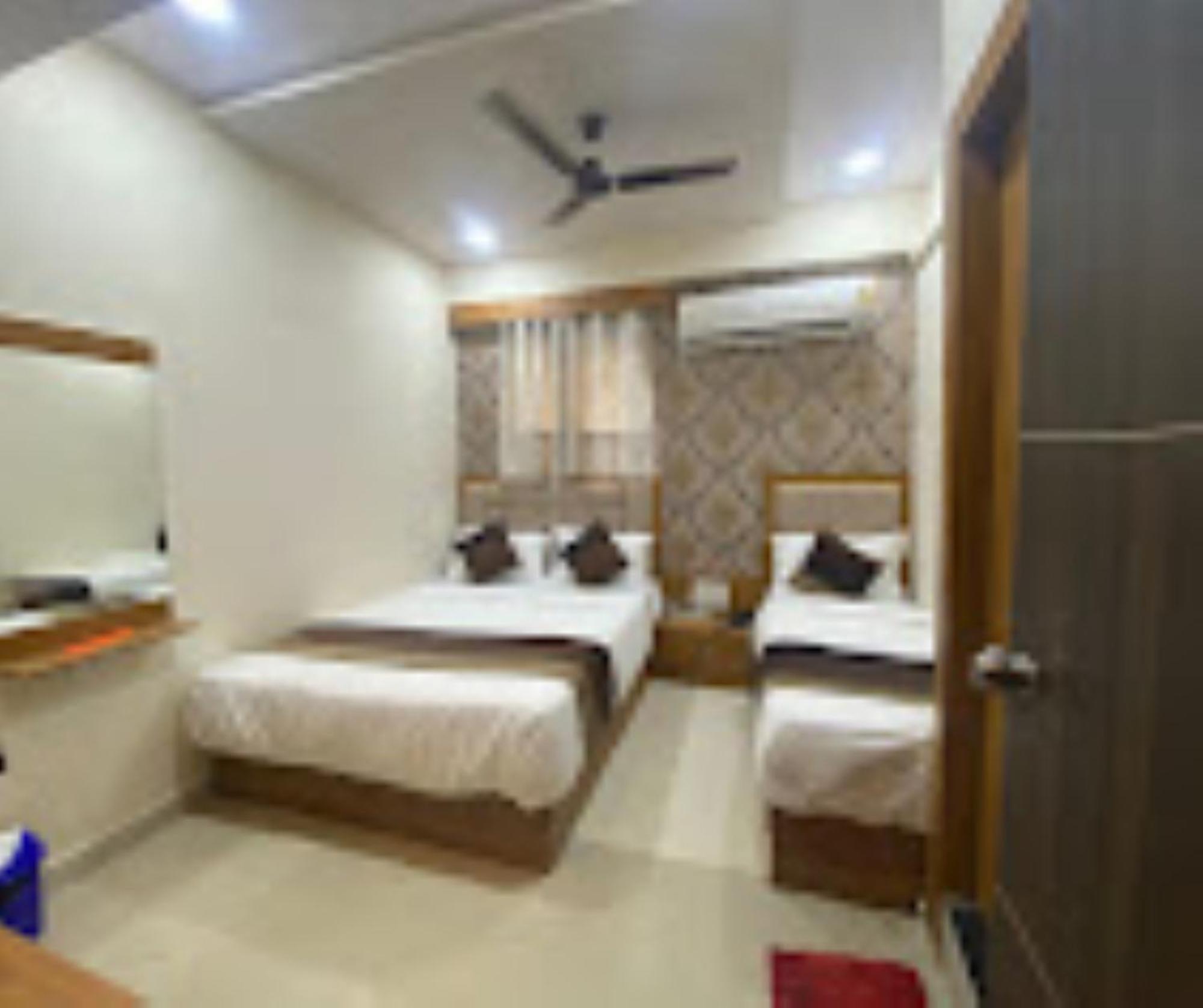 Hotel Surya Villa Ахмедабад Экстерьер фото