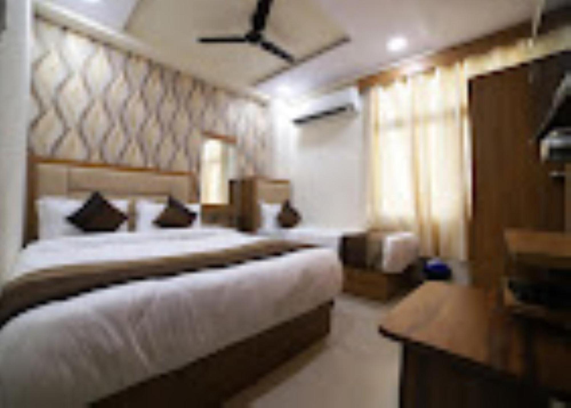Hotel Surya Villa Ахмедабад Экстерьер фото