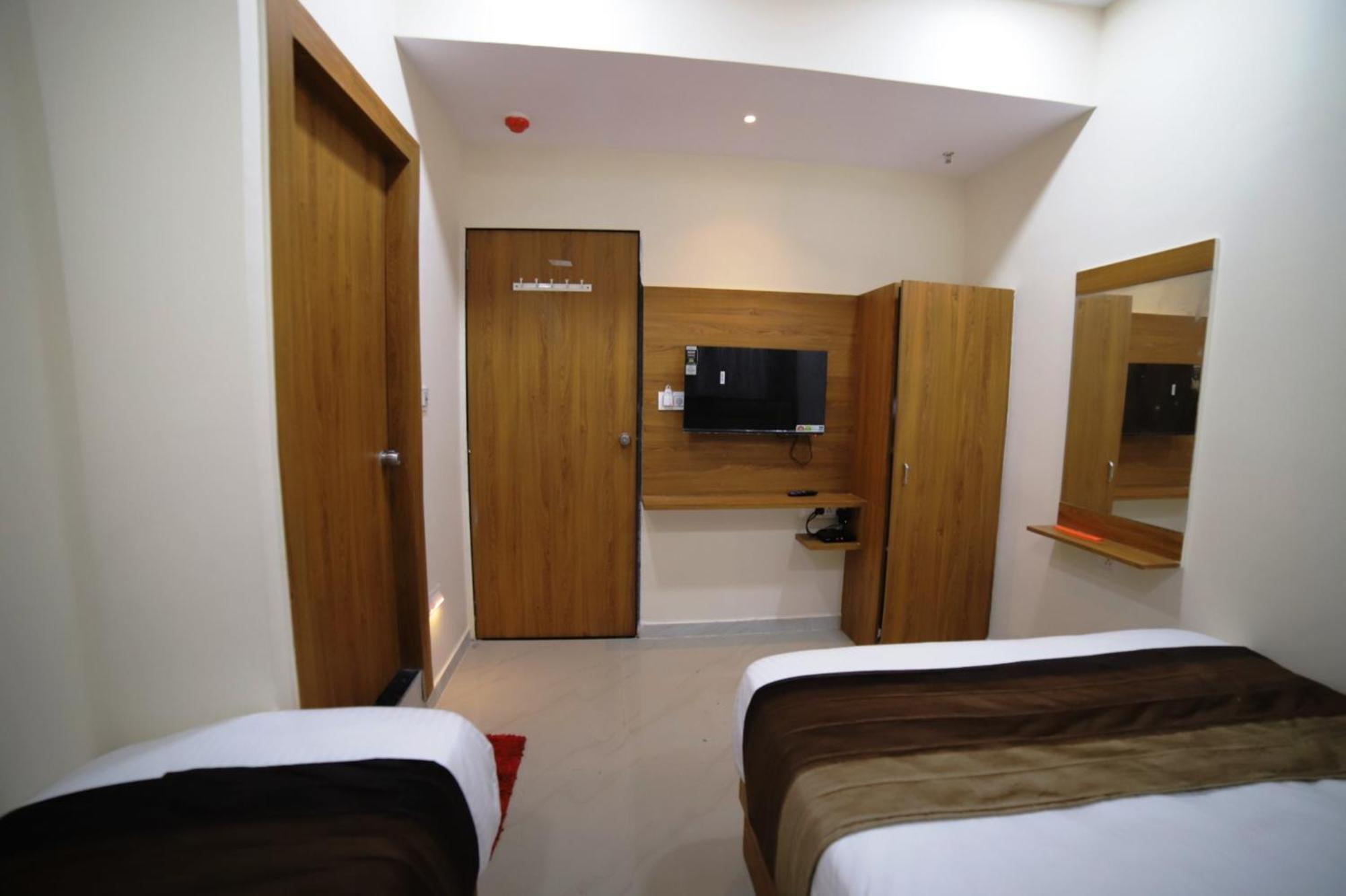 Hotel Surya Villa Ахмедабад Экстерьер фото