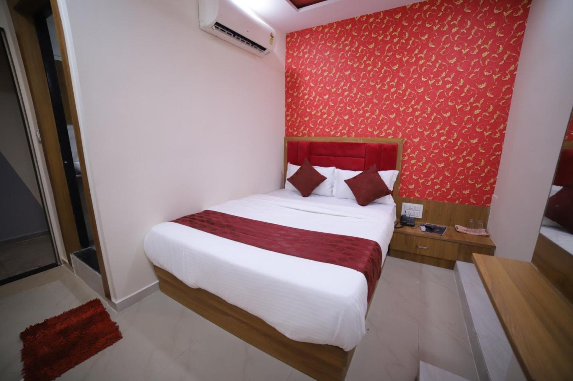 Hotel Surya Villa Ахмедабад Экстерьер фото