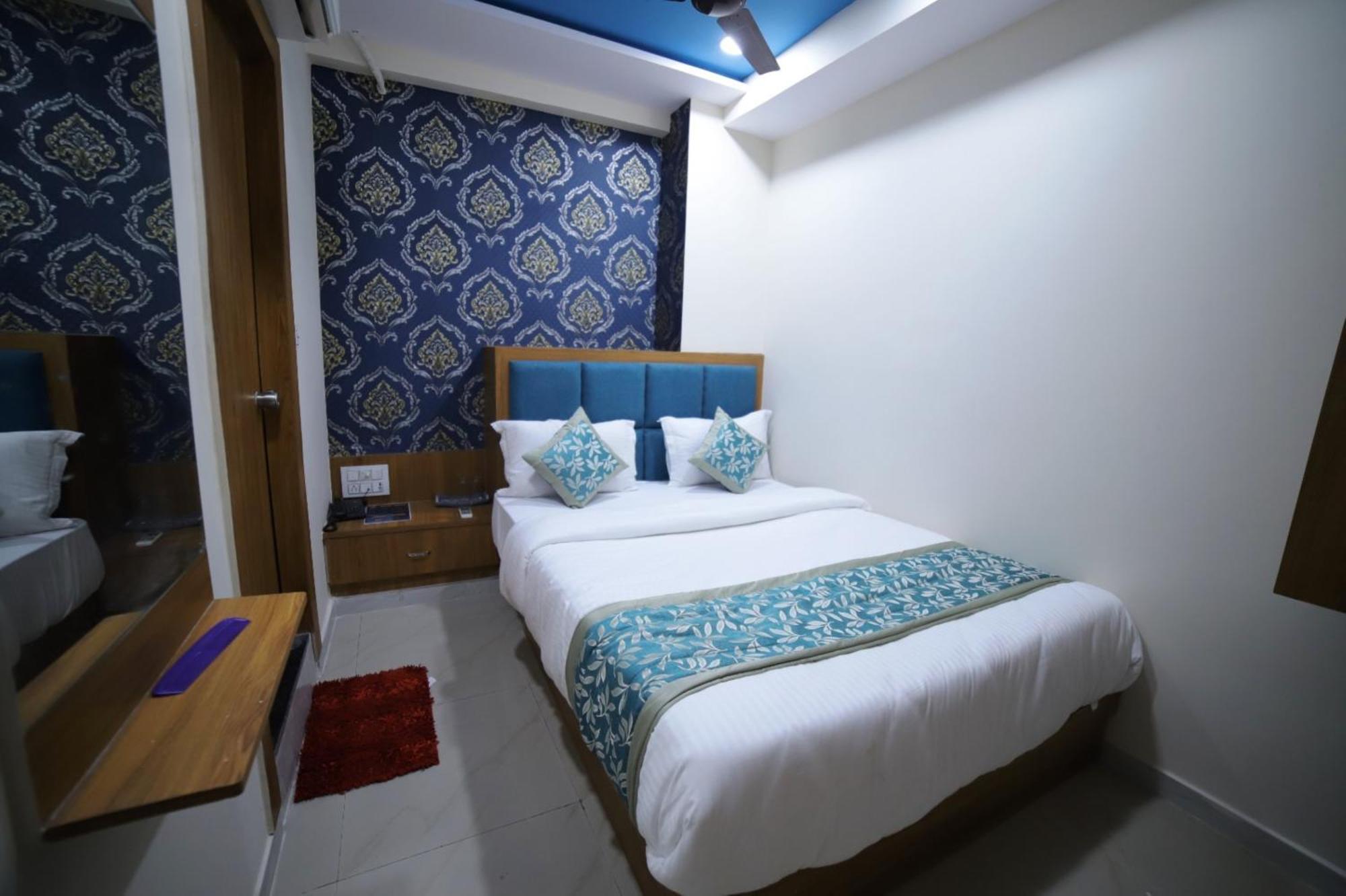 Hotel Surya Villa Ахмедабад Экстерьер фото