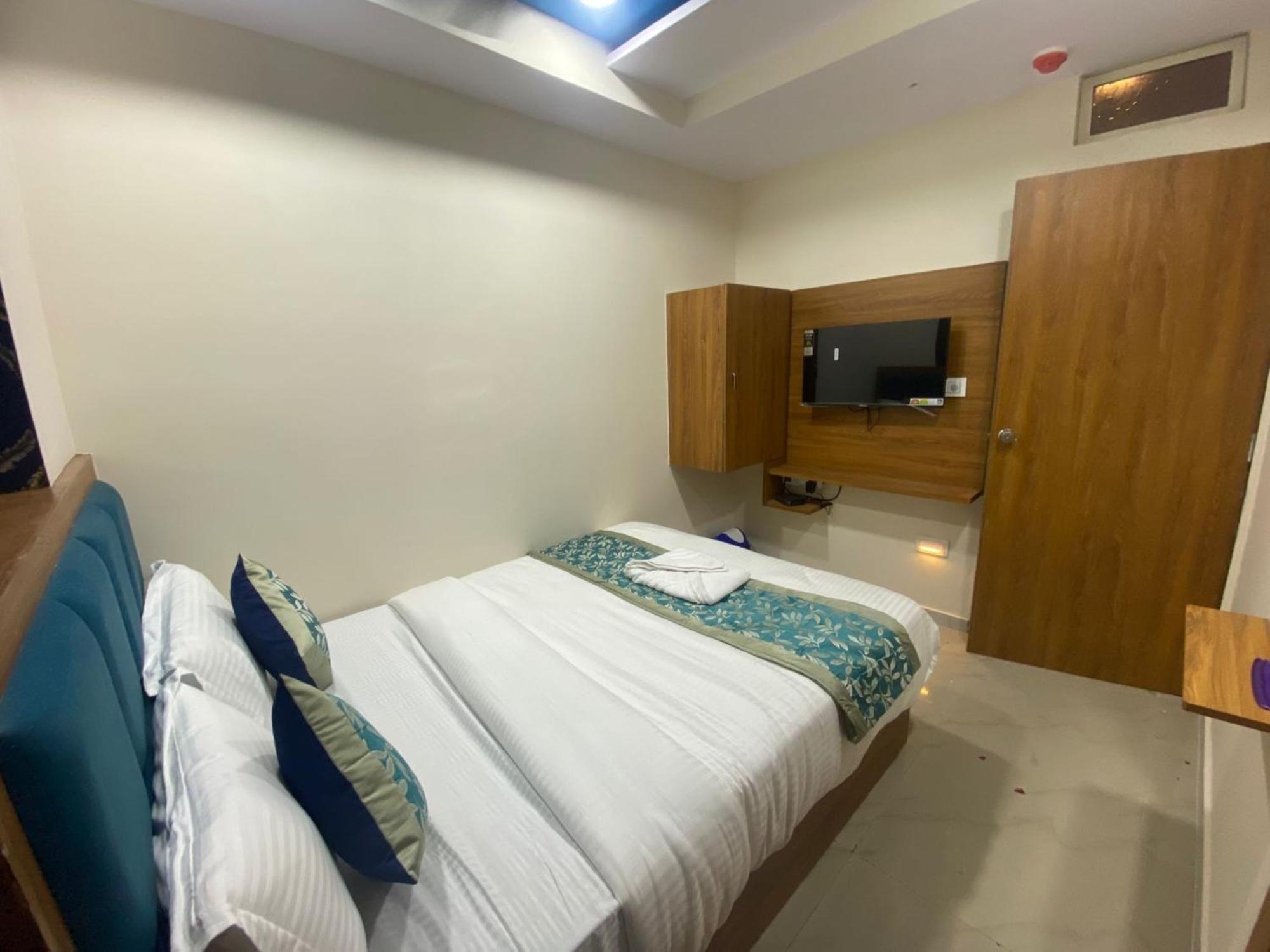 Hotel Surya Villa Ахмедабад Экстерьер фото